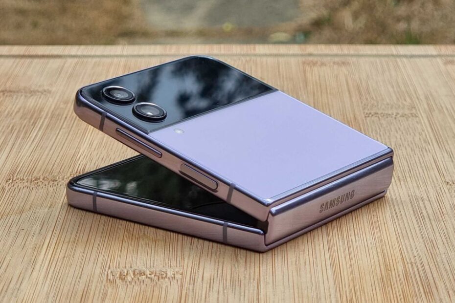 Samsung Galaxy Z Flip 4 review Bora Purple open acute angled 16:9