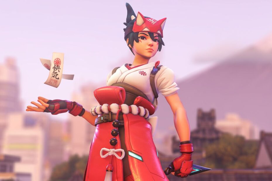 Kiriko in Overwatch 2 holding a knife and levitating two small parchments
