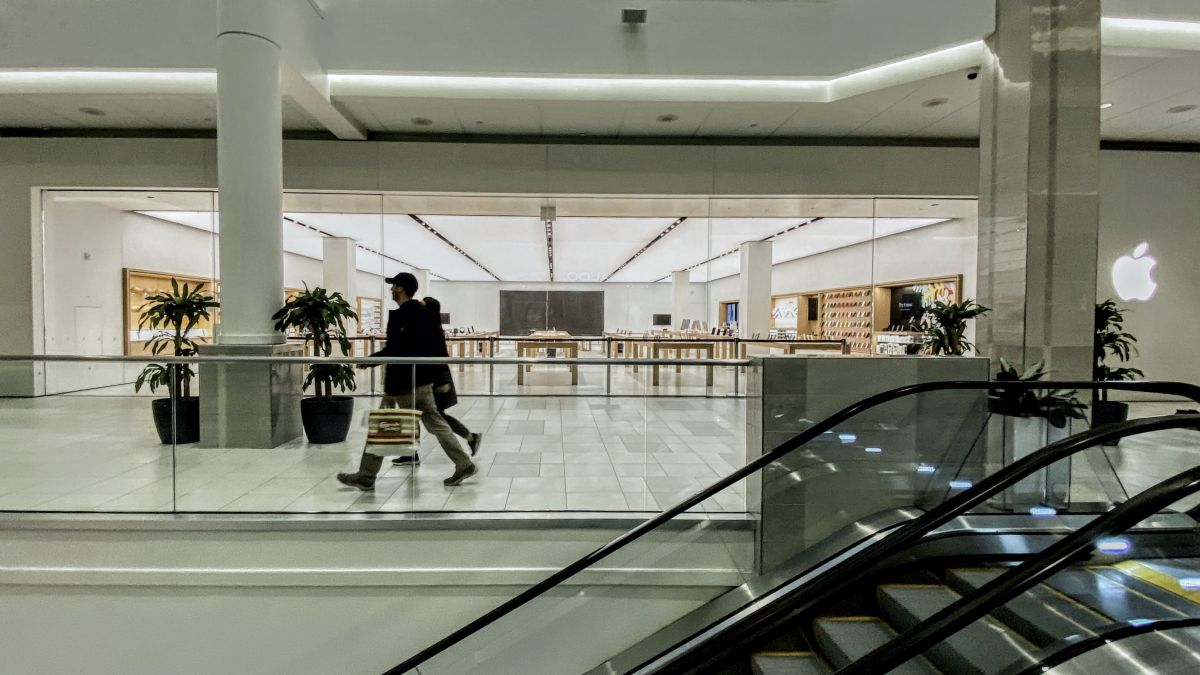 Empty Apple Store during pandemic