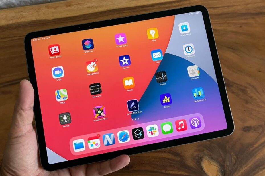 An Apple iPad Pro 11 (2021) from the front, in someone